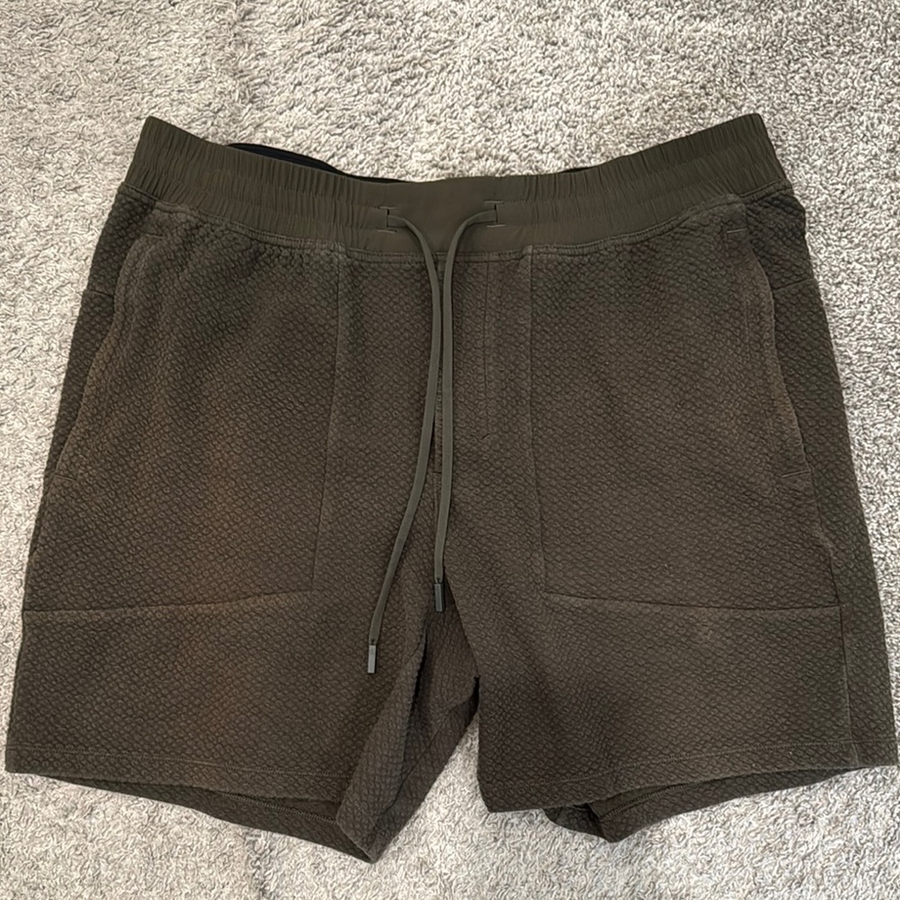 Lululemon green textured shorts